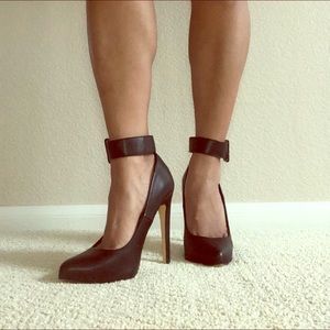 Women’s high heel pointed toe pumps w/ ankle strap